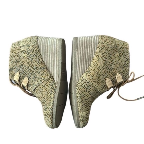 Tom's Cheetah Print Wedge Heel Bootie
Shoes(Size 8.5W) - Picture 8 of 11